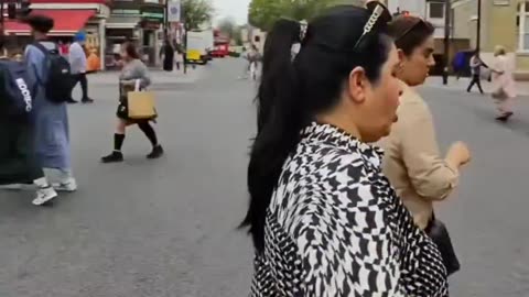 Tourist says he walked around London for an hour and didn't see a single British person.