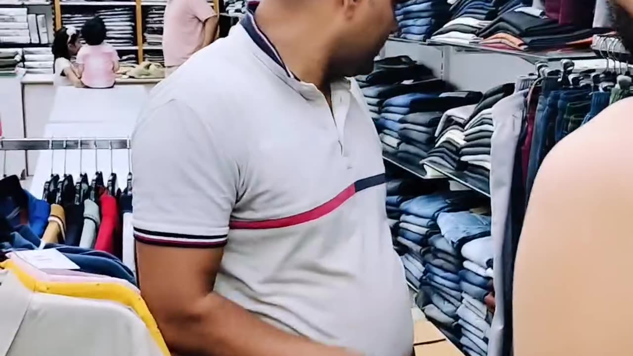 Desi.... In mall haridwar🤣🤣🤣log dekhte rhe gye😁😎