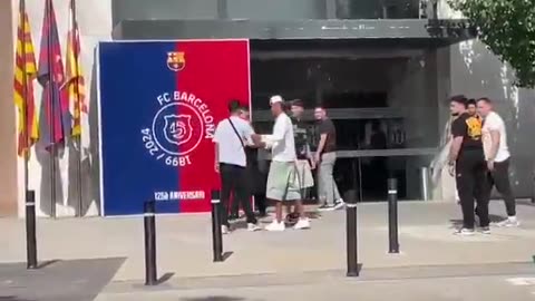 Lamine Yamal has arrived to sign new deal at Barça