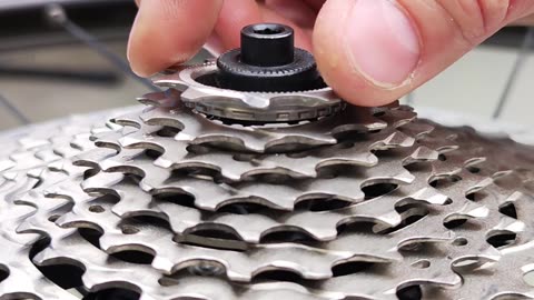 How to quickly install the cassette of a 12 speed bicycle CS M6100