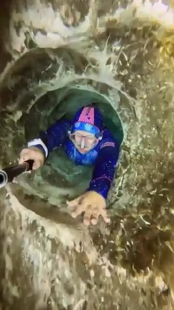 I get claustrophobic just by watching 😱