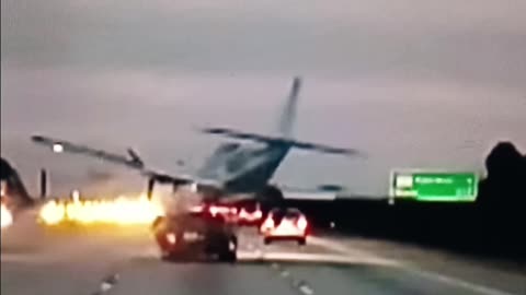 Plane makes emergency landing on Florida highway