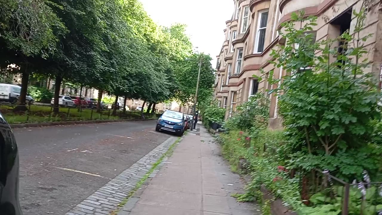 Wall of fail: blue BMW young male passengers causing hate crime