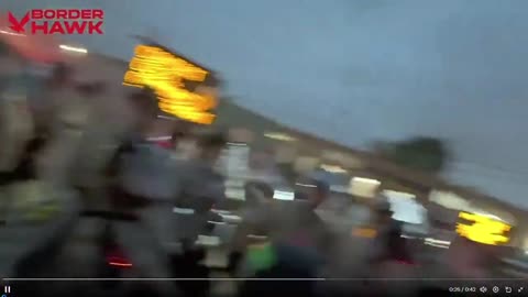 Hàng tấn kẻ bạo loạn cánh tả đang bị cảnh sát khống chế tại Illinois.