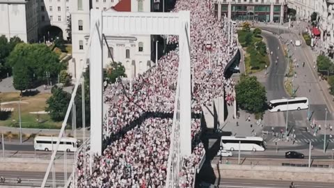 Óriási volt a tömeg a Fidesz buzifelvonulásán