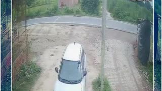 Fatehpur Horror: Speeding Pickup Runs Over Bike Riders, Driver Escapes!