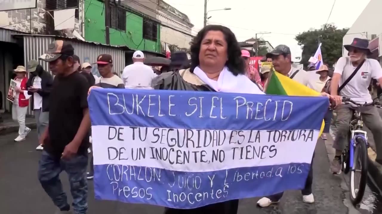 Salvadorans demand end to 'human rights violations' on Independence Day
