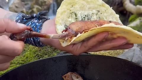 Cooking Whole Chicken in a Dutch Oven 🍗