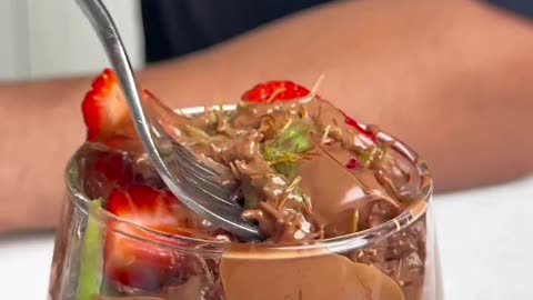 How to make viral dubai strawberr chocolate