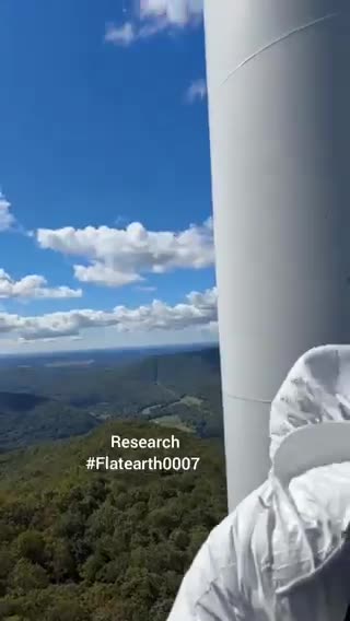 Les nuages ​​sont artificiels pour bloquer le soleil 🤔 .