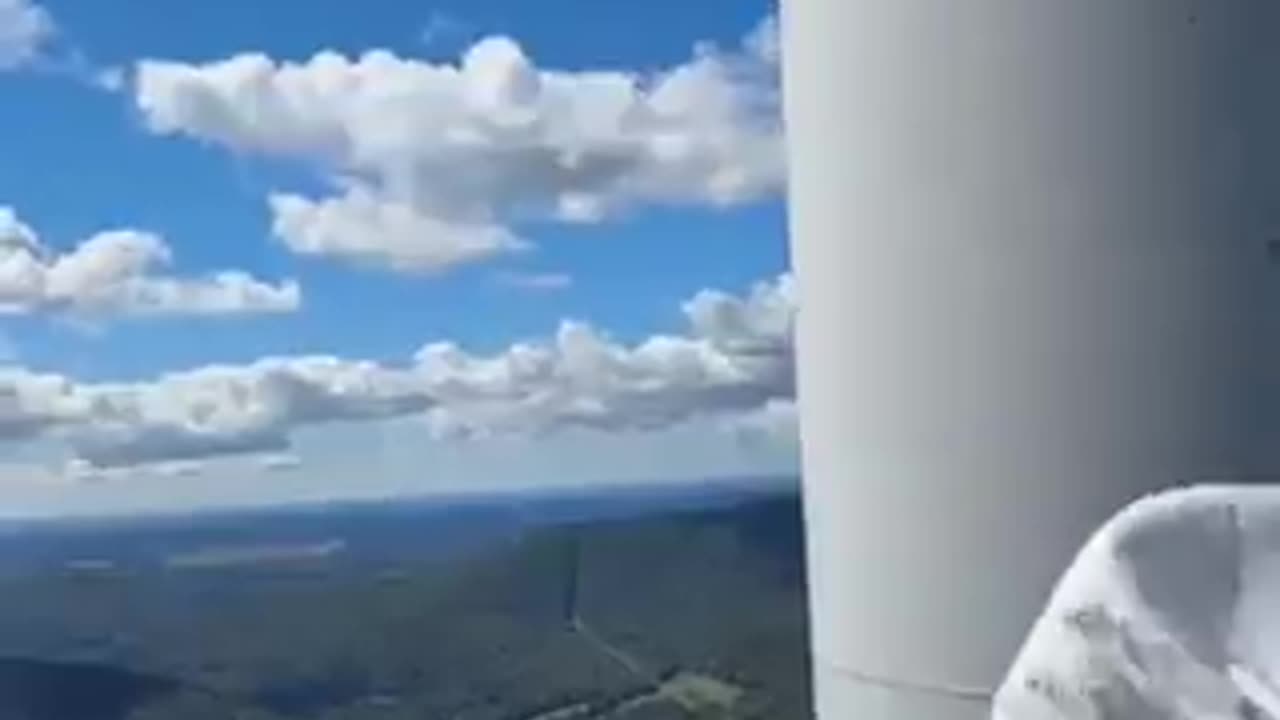 Les nuages ​​sont artificiels pour bloquer le soleil 🤔 .