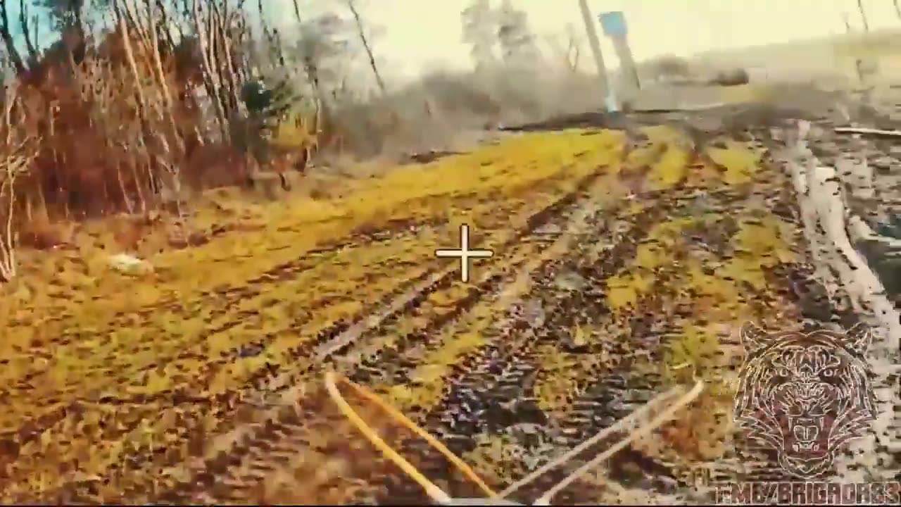 Russian drone navigating and bypassing Ukrainian anti drone tunnels