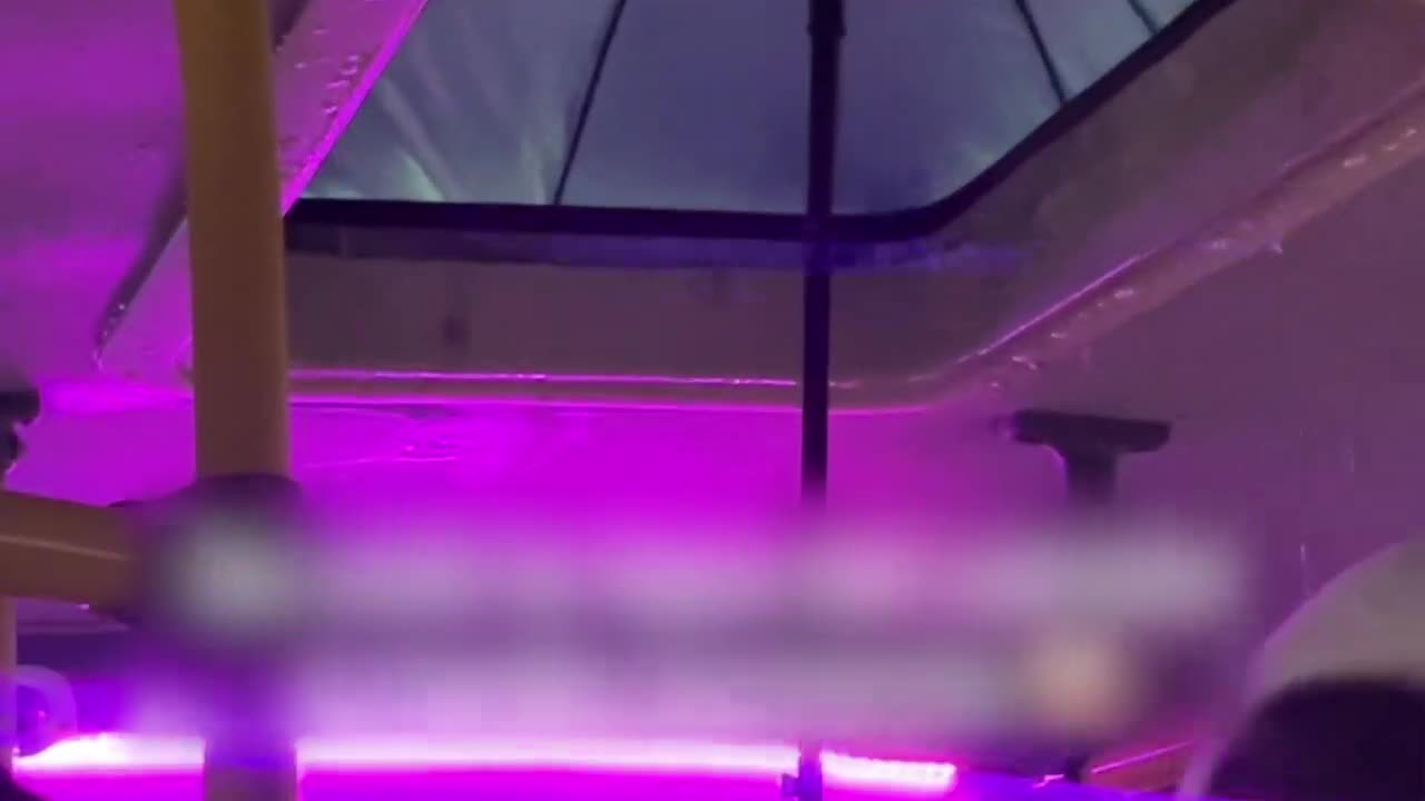 No todos los héroes usan capa, sino el paraguas