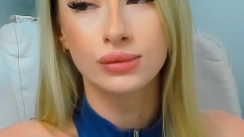 Blonde Babe on Cam – Sweet, Flirty, and All Yours 💋✨