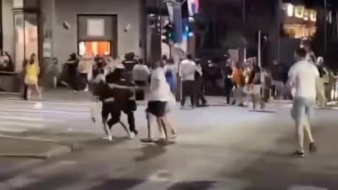 Clashes erupted between Serbian anti-government protesters and supporters.