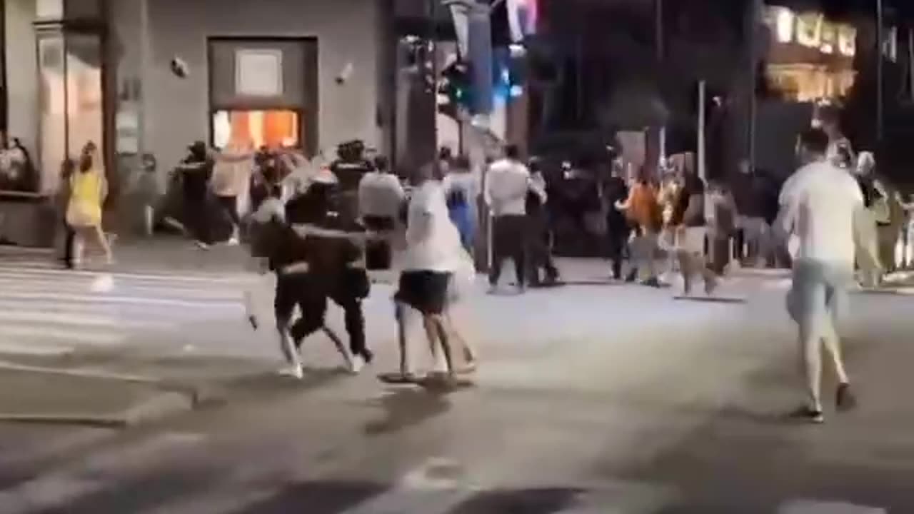 Clashes erupted between Serbian anti-government protesters and supporters.