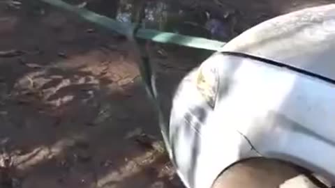 Car towing that ended very badly for the bodywork