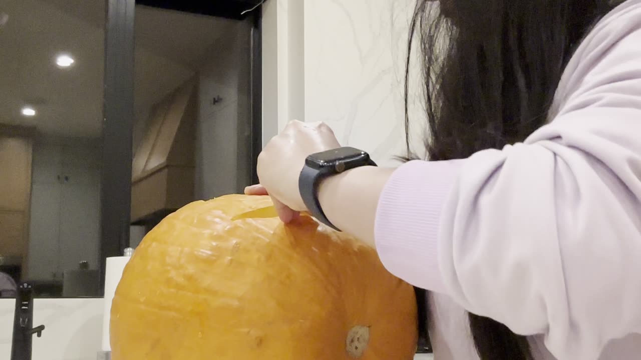 My First Pumpkin 🎃 Carving Experience!!