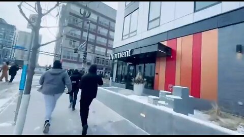 🇺🇸In Minneapolis, groups of anti-ICE protesters began attacking other