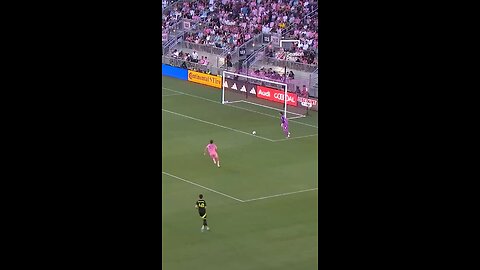 LIONEL MESSI EMBARRASSED GOALKEEPER WITH A CHIP #football #soccer #shorts