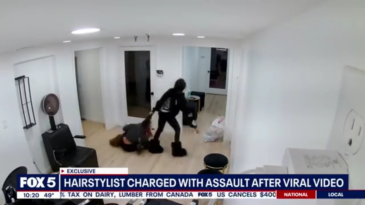 Black Female Hairstylist Beat The Hell Out of Client, 15, Over Misunderstanding About Payment!