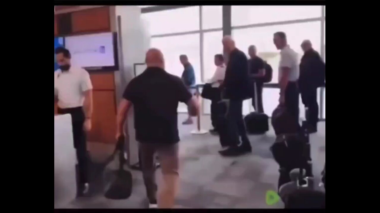 Alex Jones confronts former NIH director, Francis Collins.