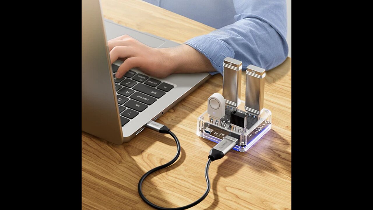 Transparent Minimalist 4-Port USB 3.0 Expansion Dock