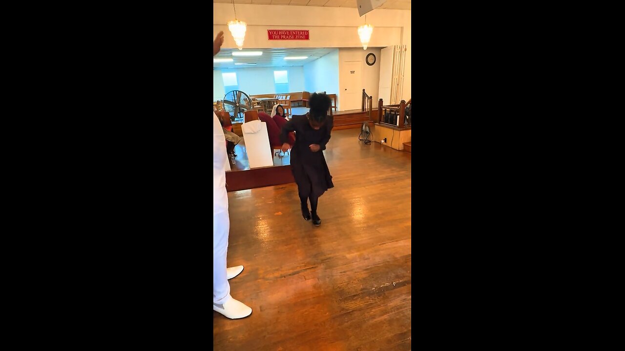 Dance young lady 💃🏽 #praisebreak