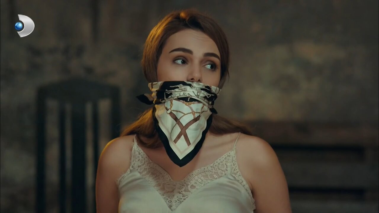 İki Yalancı (gagged)