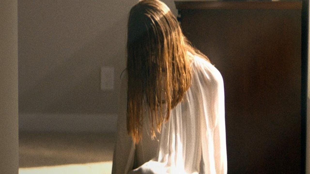 “Mirror Glaze | Short Horror Film (2025) | Terrifying Reflection Story”