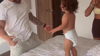 El me recuerda todo lo feliz que fui, poder jugar asi con tu hijo,