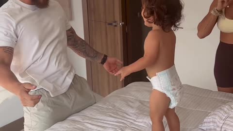 El me recuerda todo lo feliz que fui, poder jugar asi con tu hijo,