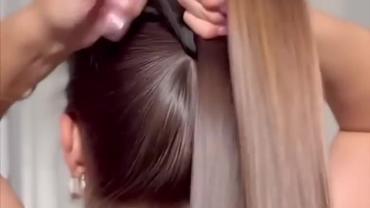 From Messy to Model in 30 Seconds – Watch This Hair Glow Up 💁‍♀️✨