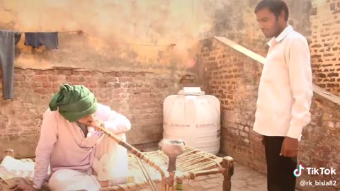 😂🤣😜😝Very funny moment of uncle and their son 😂😂😂Ase pite h hukka😂😜😂