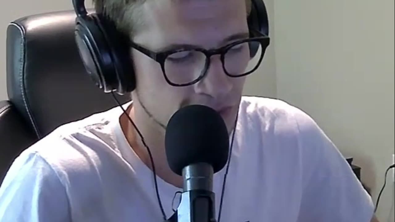 Patrick Kane Stays! Detroit's Playoff Push & Young Superstars!