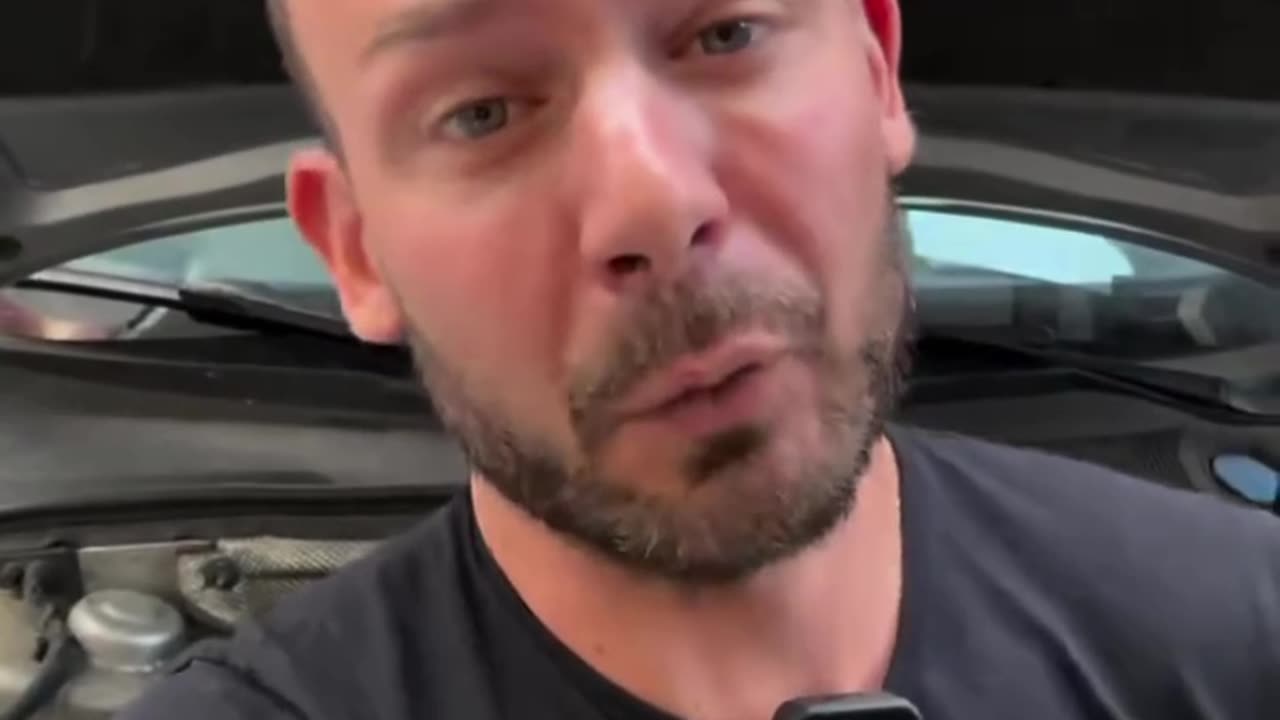 Auto elettrica: un sogno di plastica.