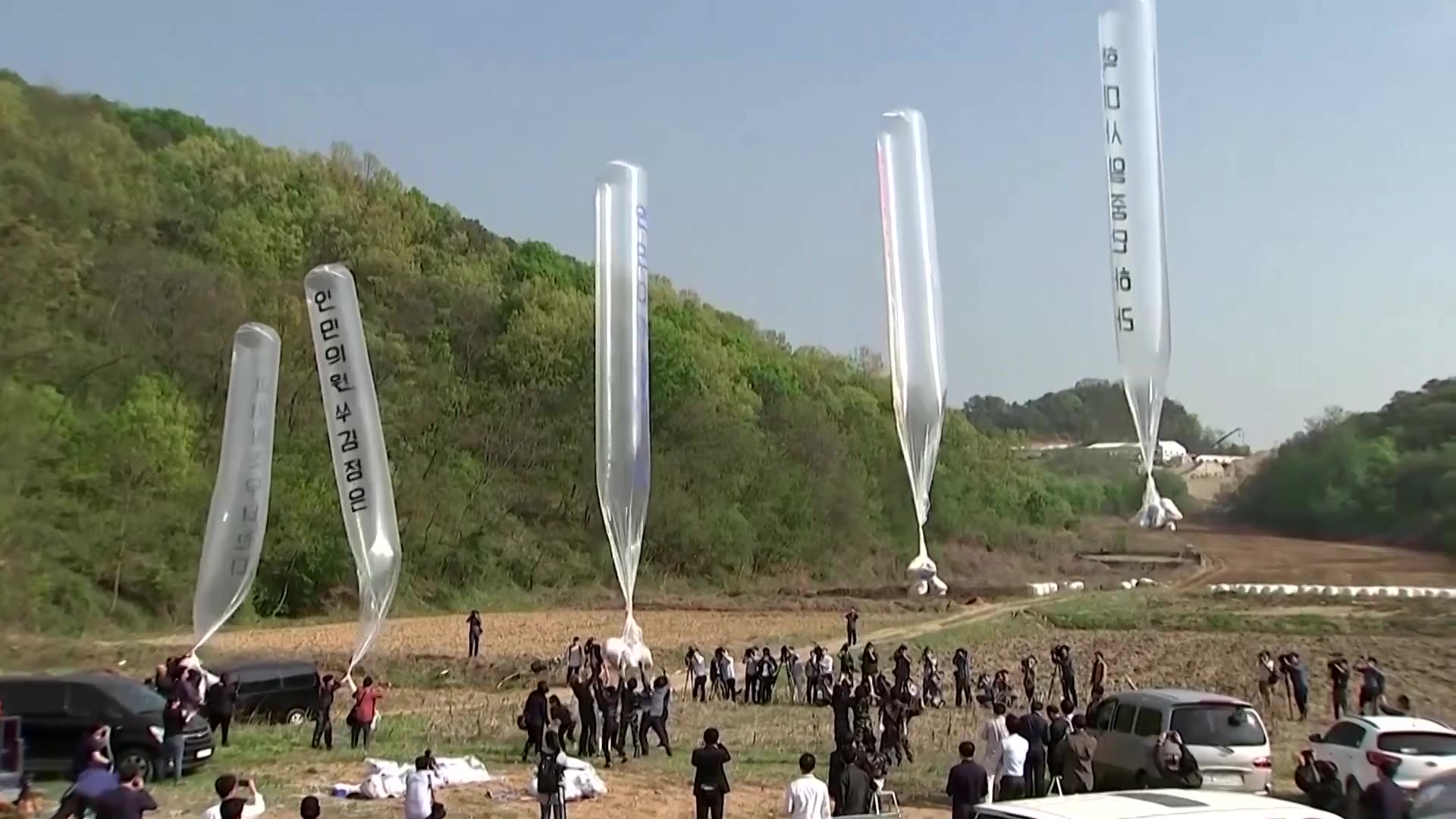 South Korea halts K-pop, propaganda broadcasts at North Korea