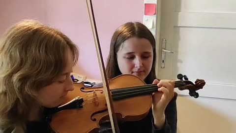 Multitasking Musicians Simultaneously Share Instruments