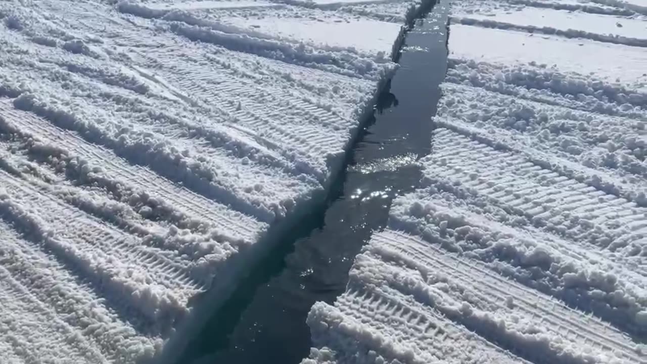Crack Appears In Sea Of ​​Okhotsk Ice