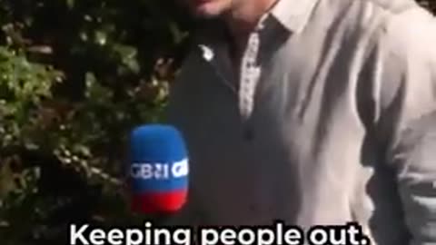 Journalist went to Billie Eilishs mansion Seems like she actually believes in borders - for her