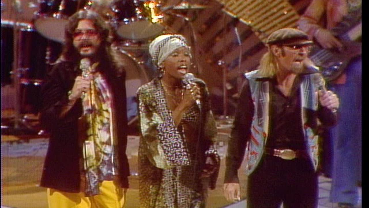 Seals & Crofts with Carolyn Willis - Get Closer = Midnight Special 1976