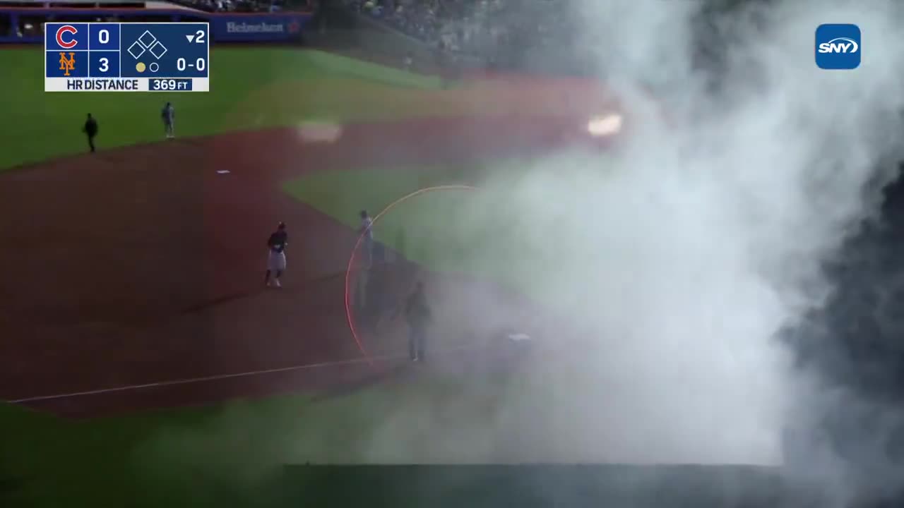 MLB - Jeff McNeil hits the third home run of the night for the @Mets! 💪