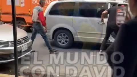 El Video muestra una conferencia de prensa para la obra de Teatro #Secuestro"