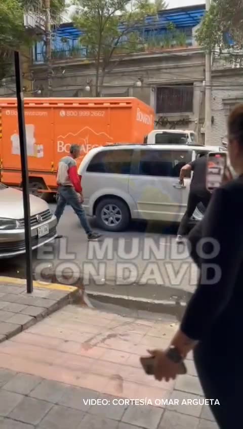 El Video muestra una conferencia de prensa para la obra de Teatro #Secuestro"