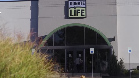 ‘Brain-dead’ patient woke up in the OR. But a witness says an organ procurement group kept ‘pushing’