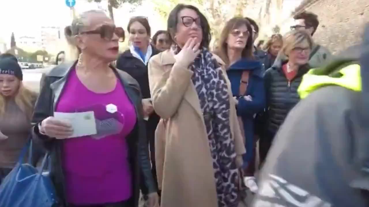 Pope Francis invites 40+ Trans Men to visit with him for lunch