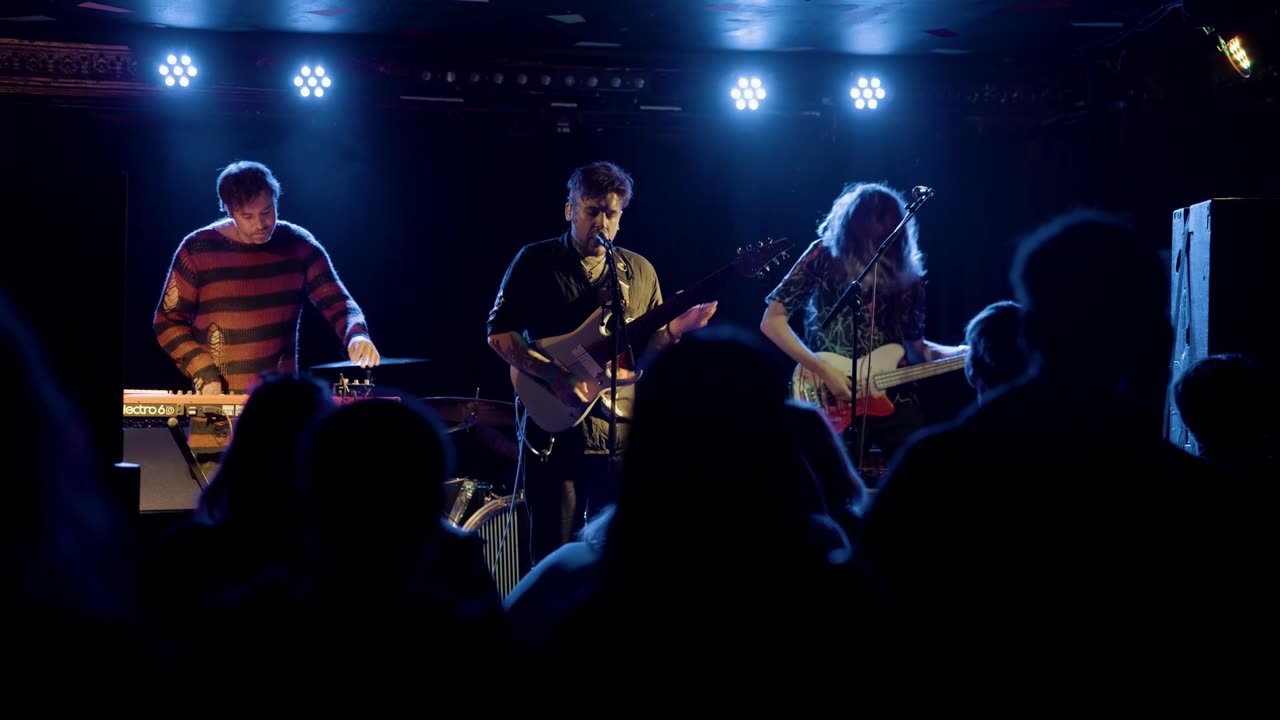 Tova live at The Victoria Dalston - part 7 | Cupchairs.com