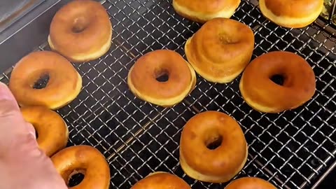 Make honey donuts