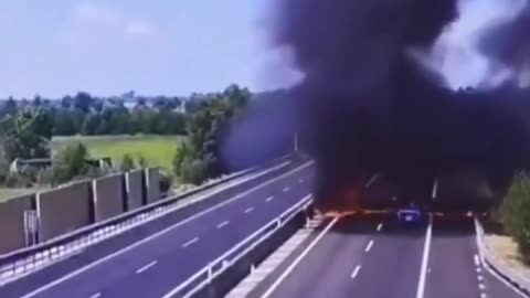 Small plane crashes onto Italian highway, killing pilot and passenger