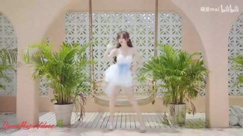 Britney Spears. (You Drive Me) Crazy